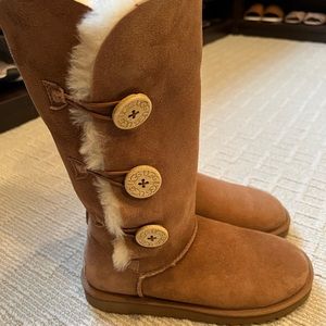 Ugg Bailey Button Triplet boot size 8
